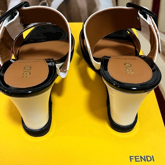 FENDI NIB AUTHENTIC WHITE & BLACK GENUINE PATENT LEATHER WEDGE HEEL SANDALS - Picture 7 of 17